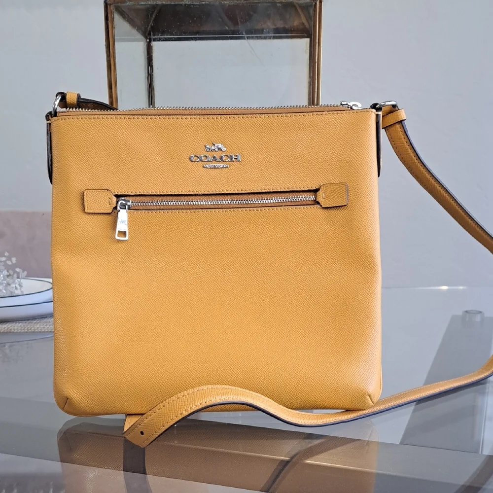 Coach Yellow Crossbody Bag with Zipper and Adjustable Strap - Picture 3 of 7
